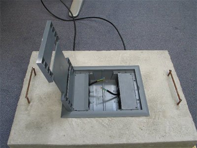 Коробка напольная серая 12 модулей, крышка из стали с антикоррозионным покрытием